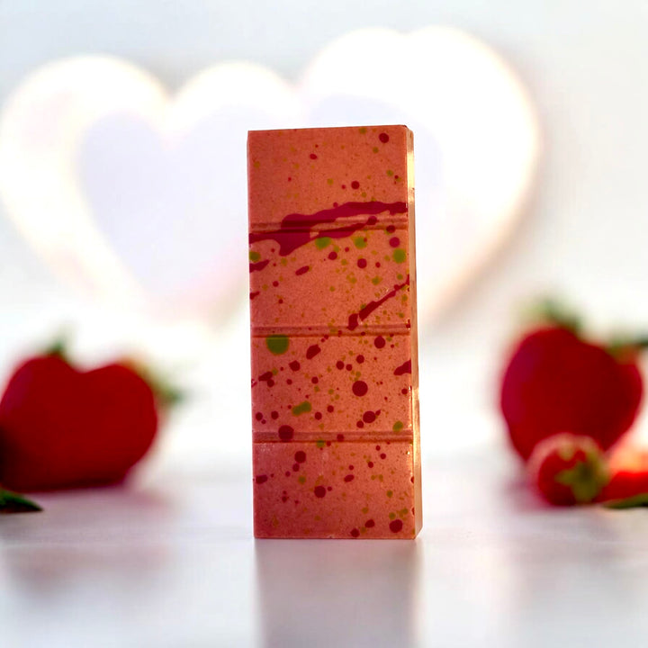 Strawberry Dubai Bar - Pistachio & Kataifi 95g